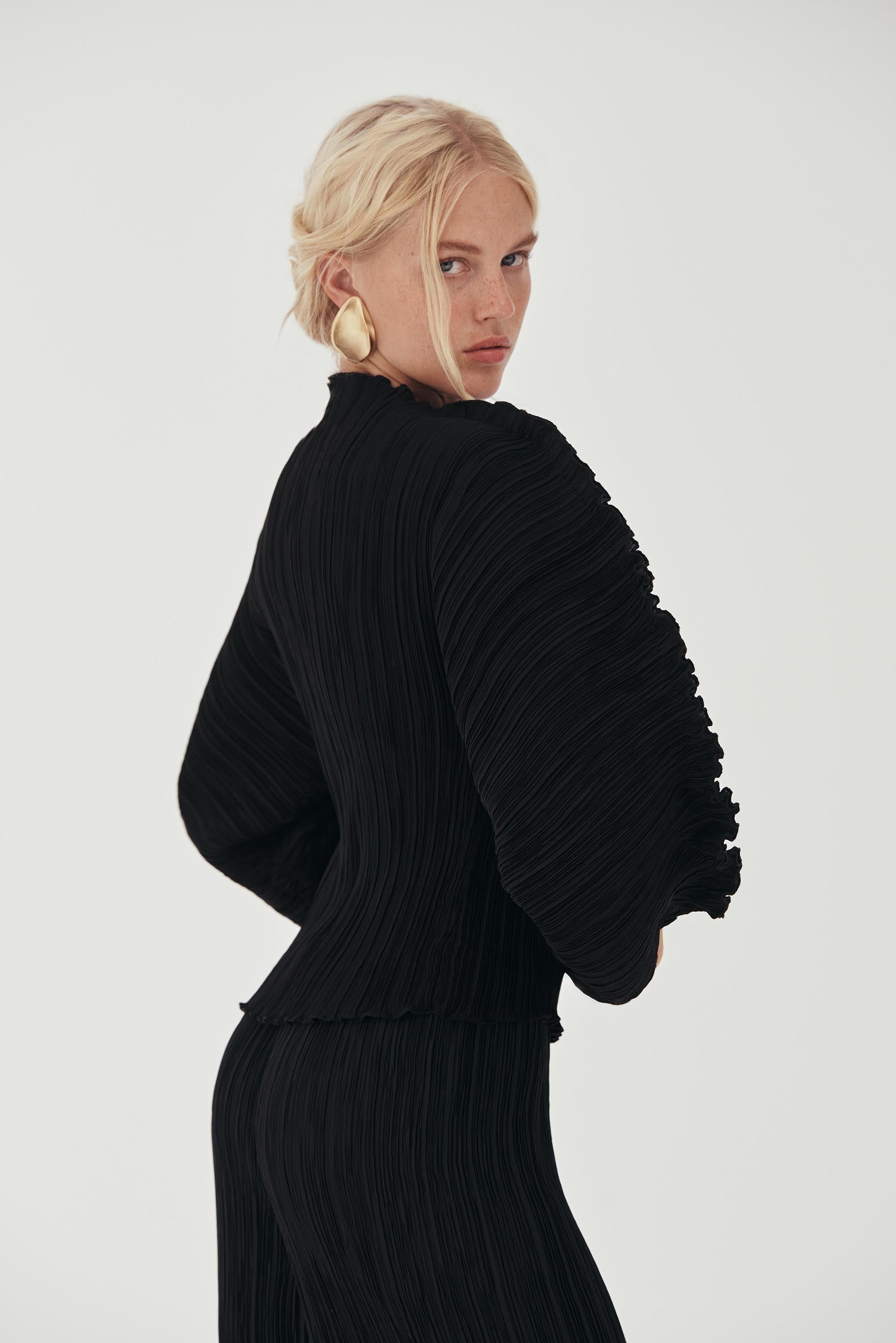 BEGA TOP - BLACK