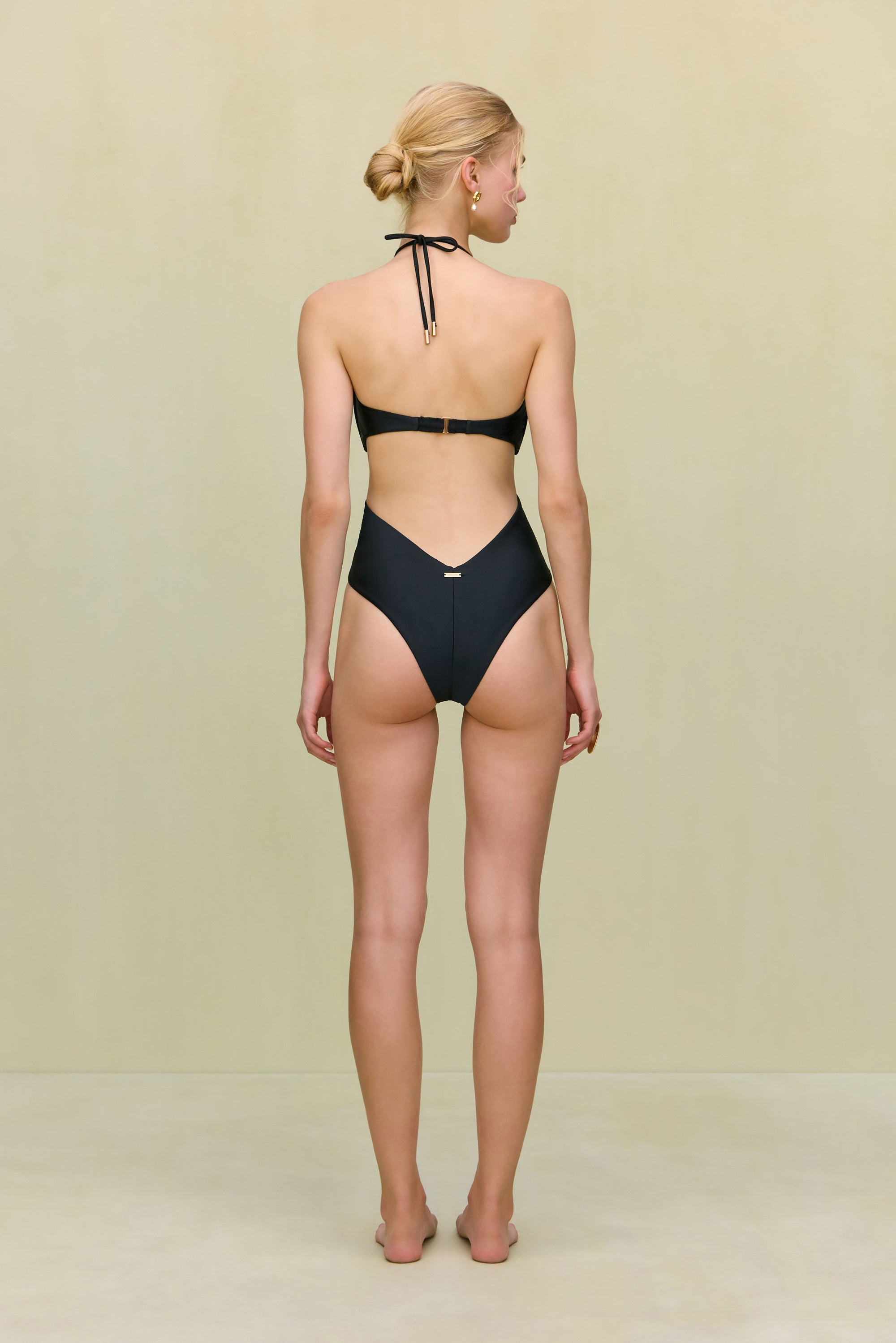 HOLLIS ONE PIECE - BLACK