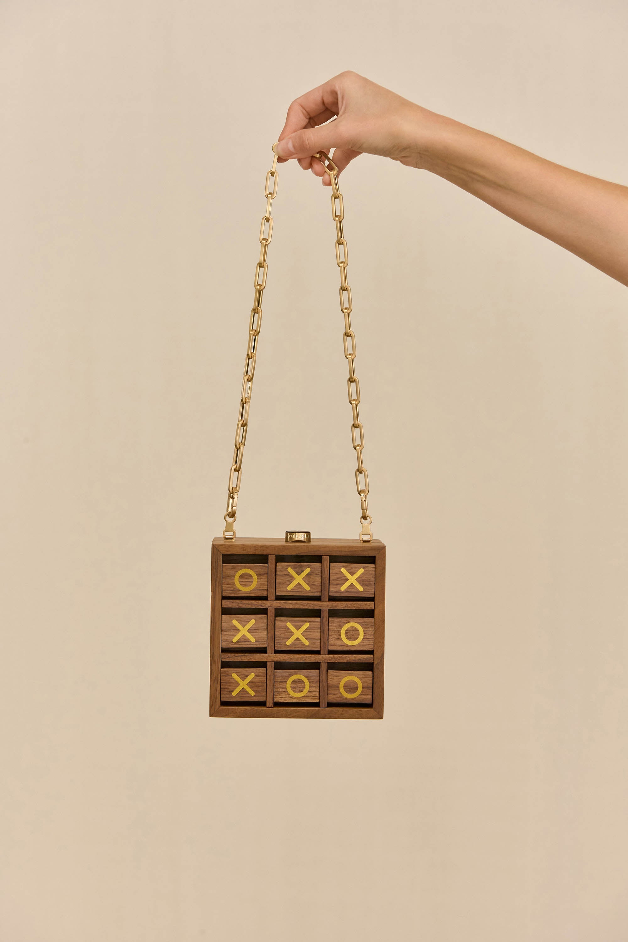 TIC TAC TOE CLUTCH - WALNUT