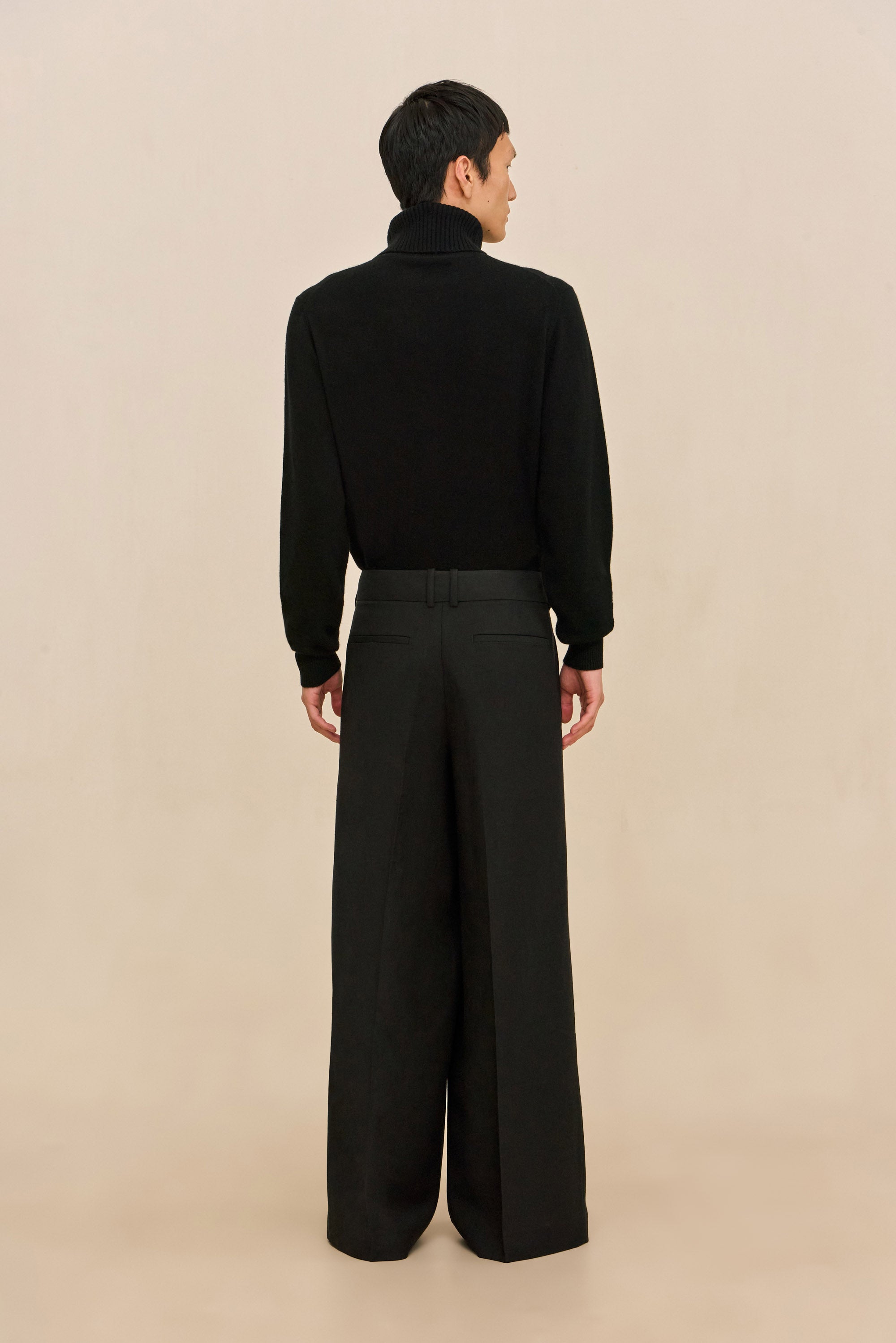 ERIC SWEATER - BLACK