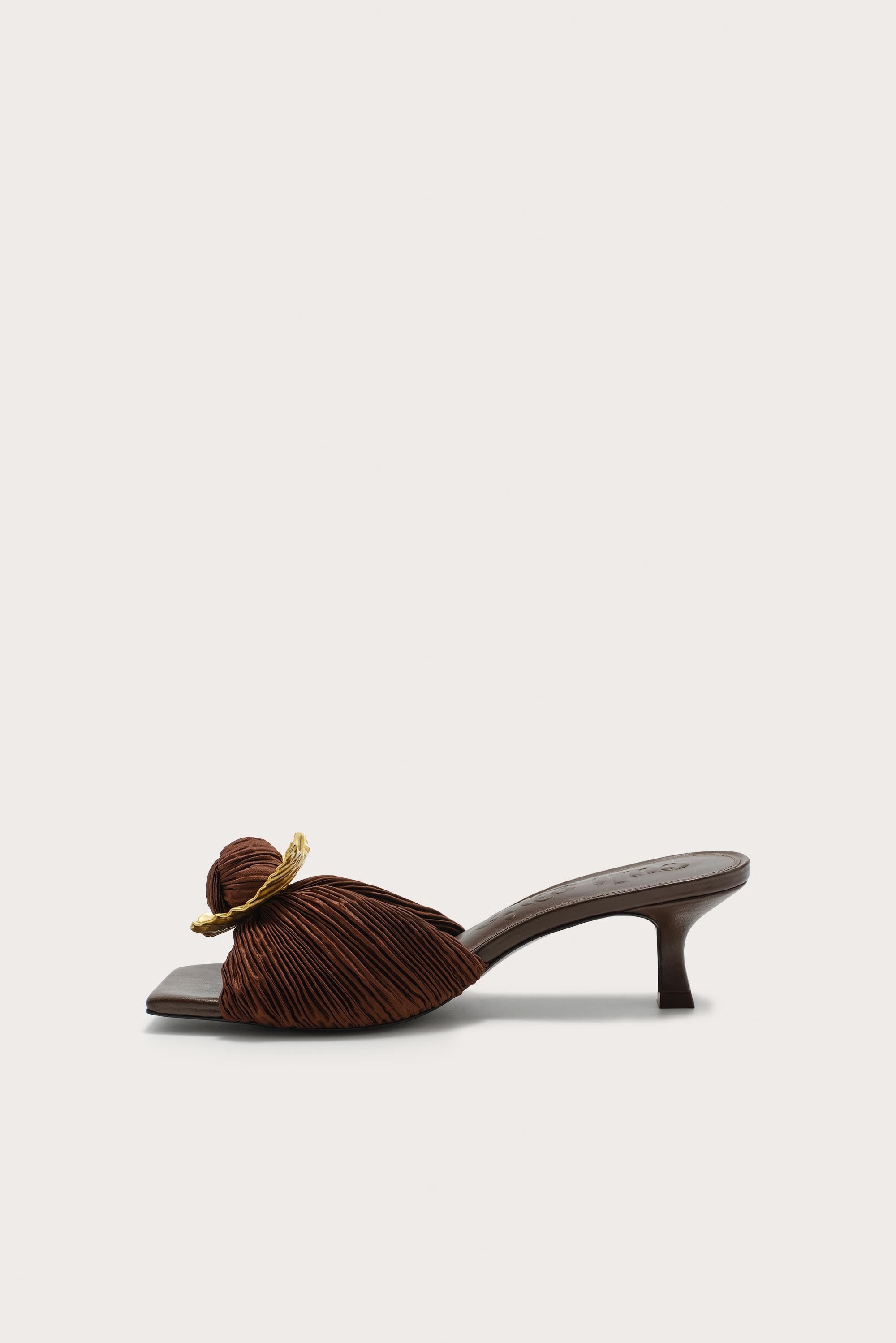 ADI SANDAL - JAVA