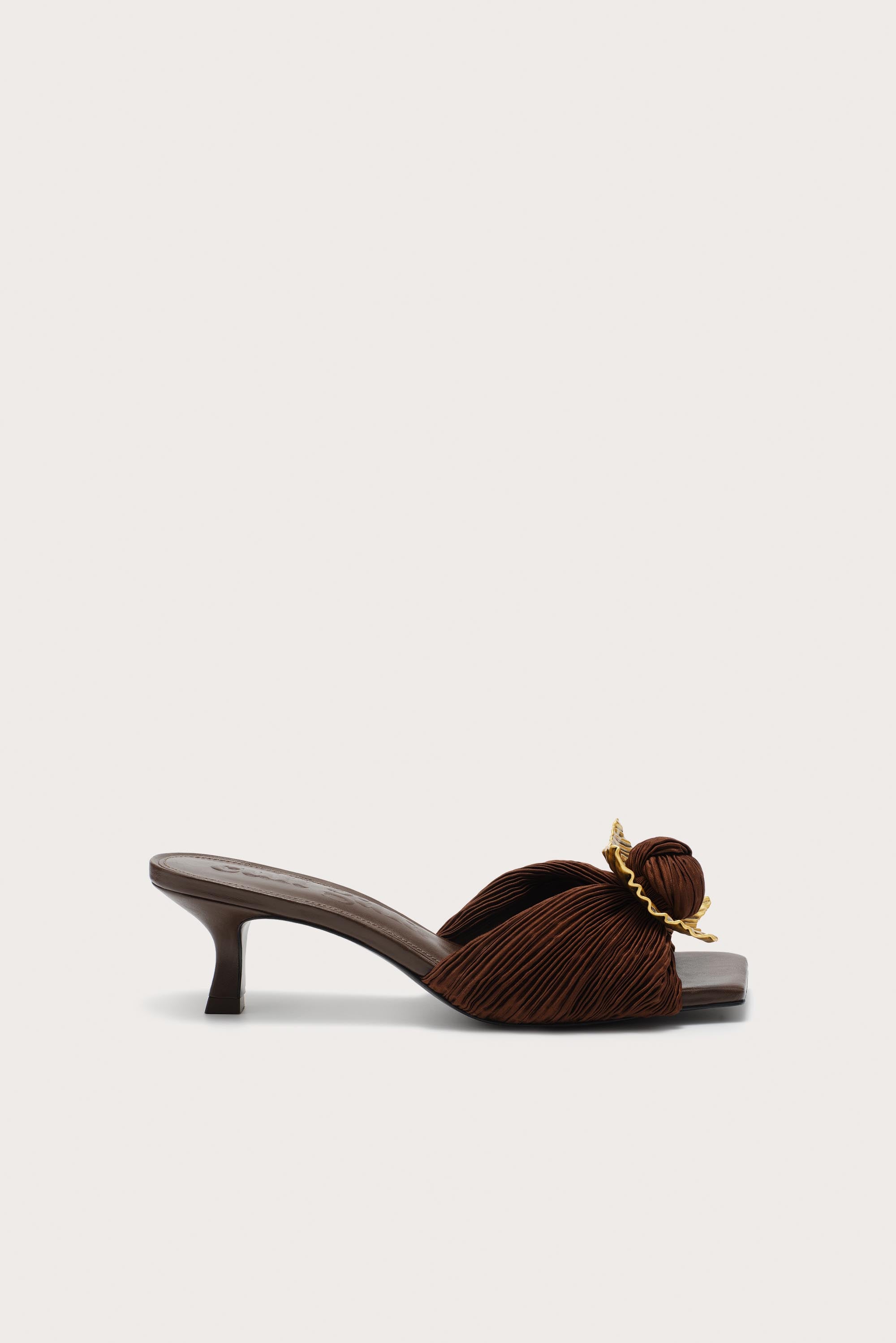 ADI SANDAL - JAVA