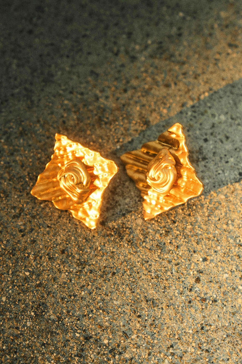 NAYDINE EARRING - BRUSHED BRASS