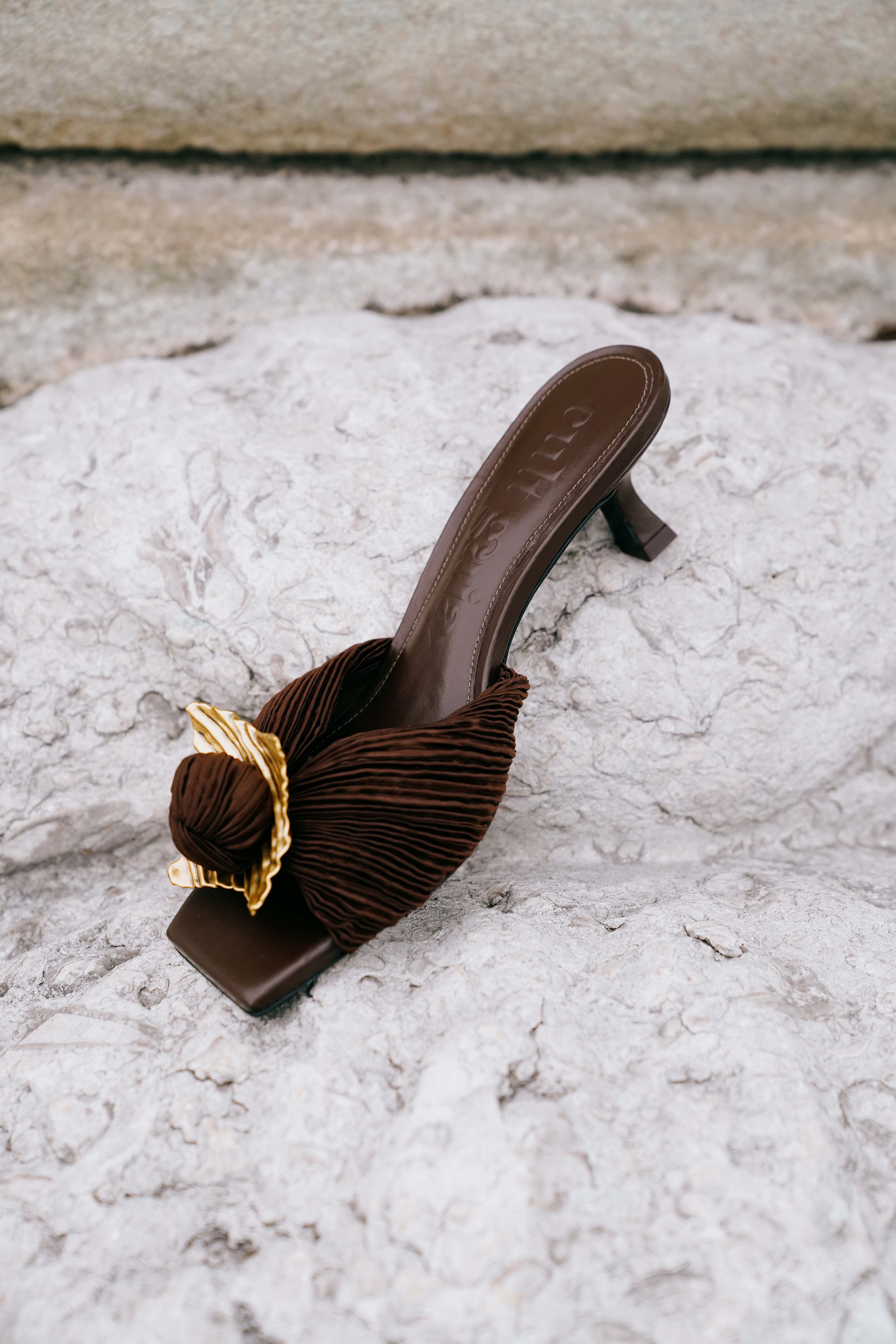 ADI SANDAL - JAVA
