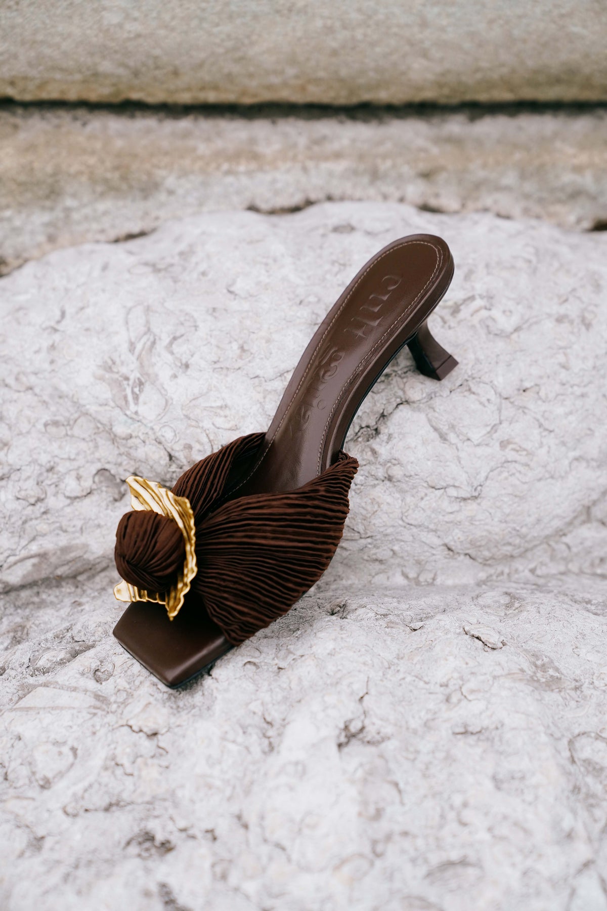ADI SANDAL - JAVA