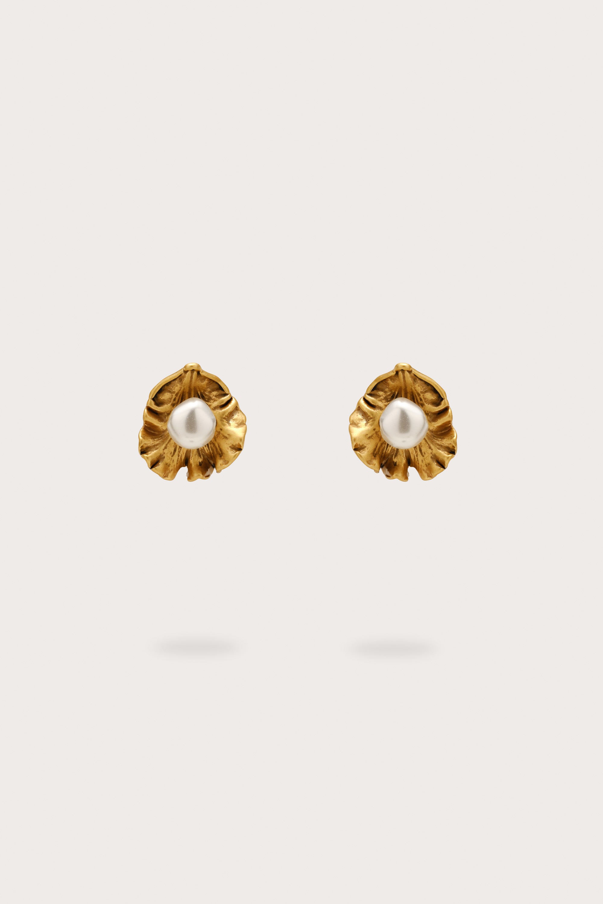 IRIS PERLA MINI EARRING - ANTIQUE BRASS