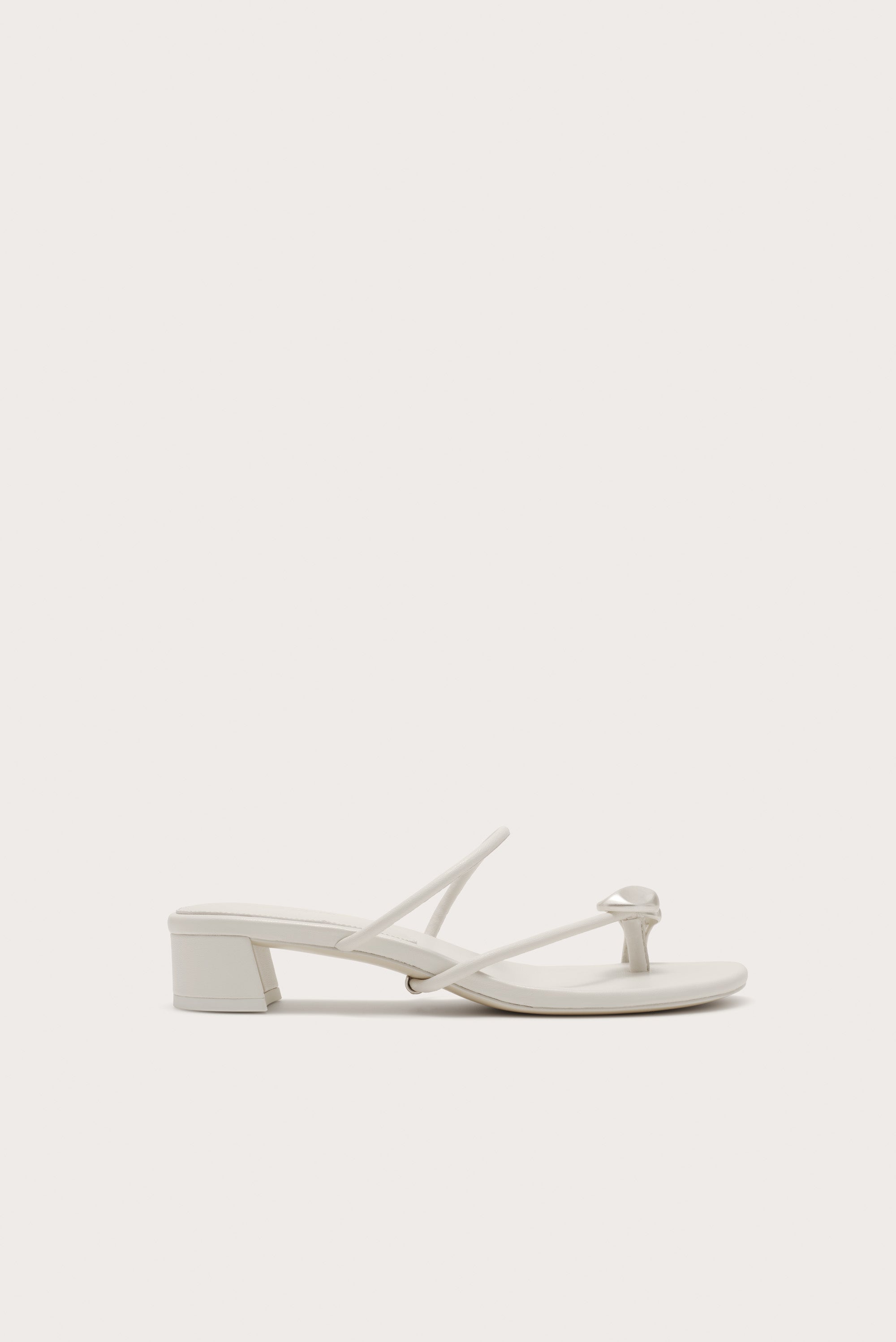 LUCA FLAT - ANTIQUE WHITE