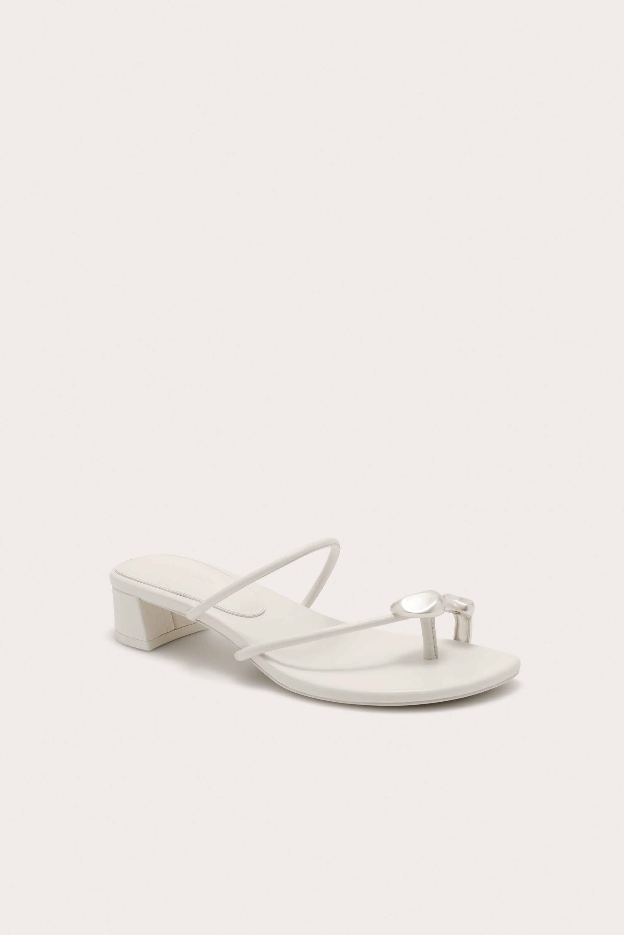 LUCA FLAT - ANTIQUE WHITE