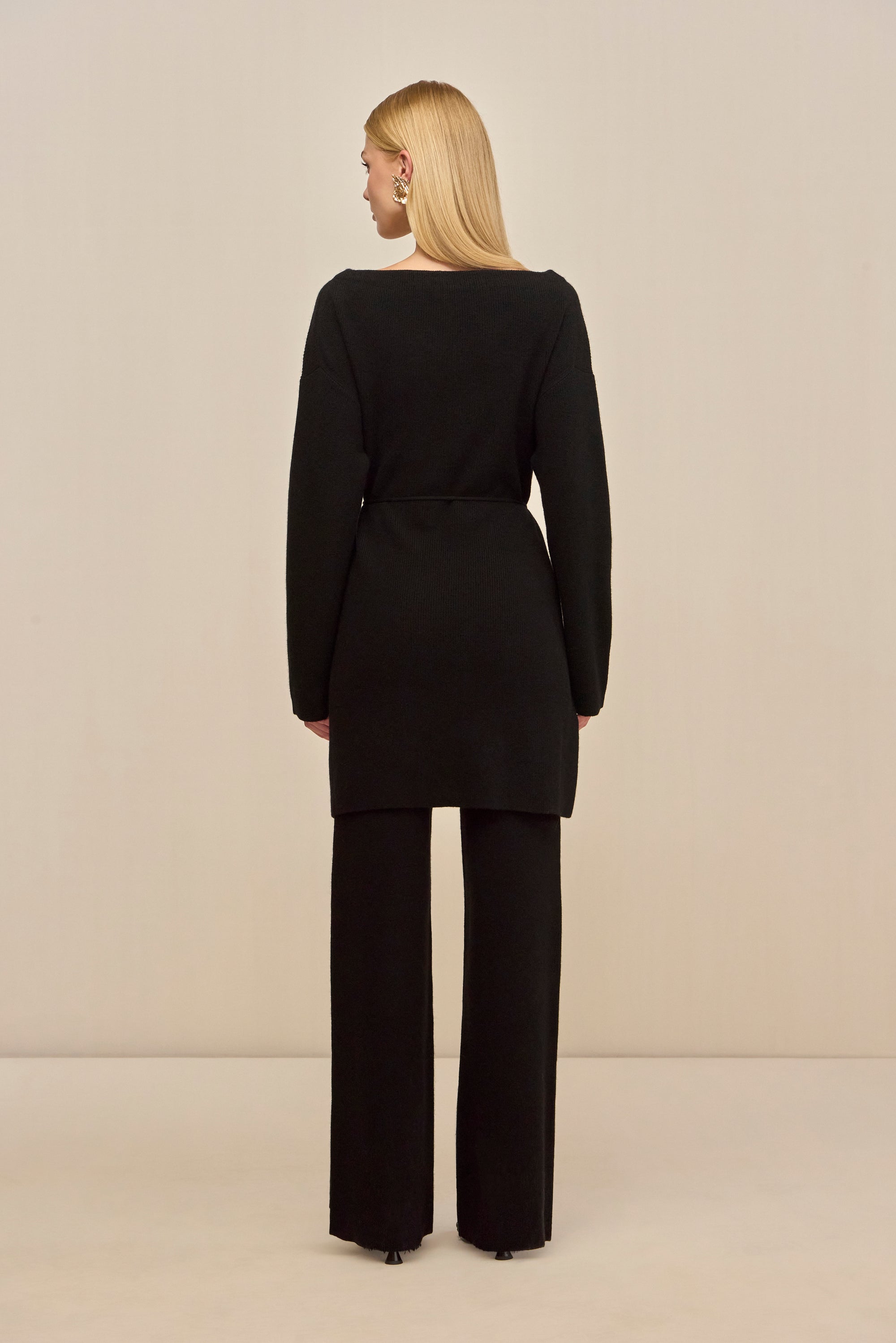ARAIA SWEATER - BLACK