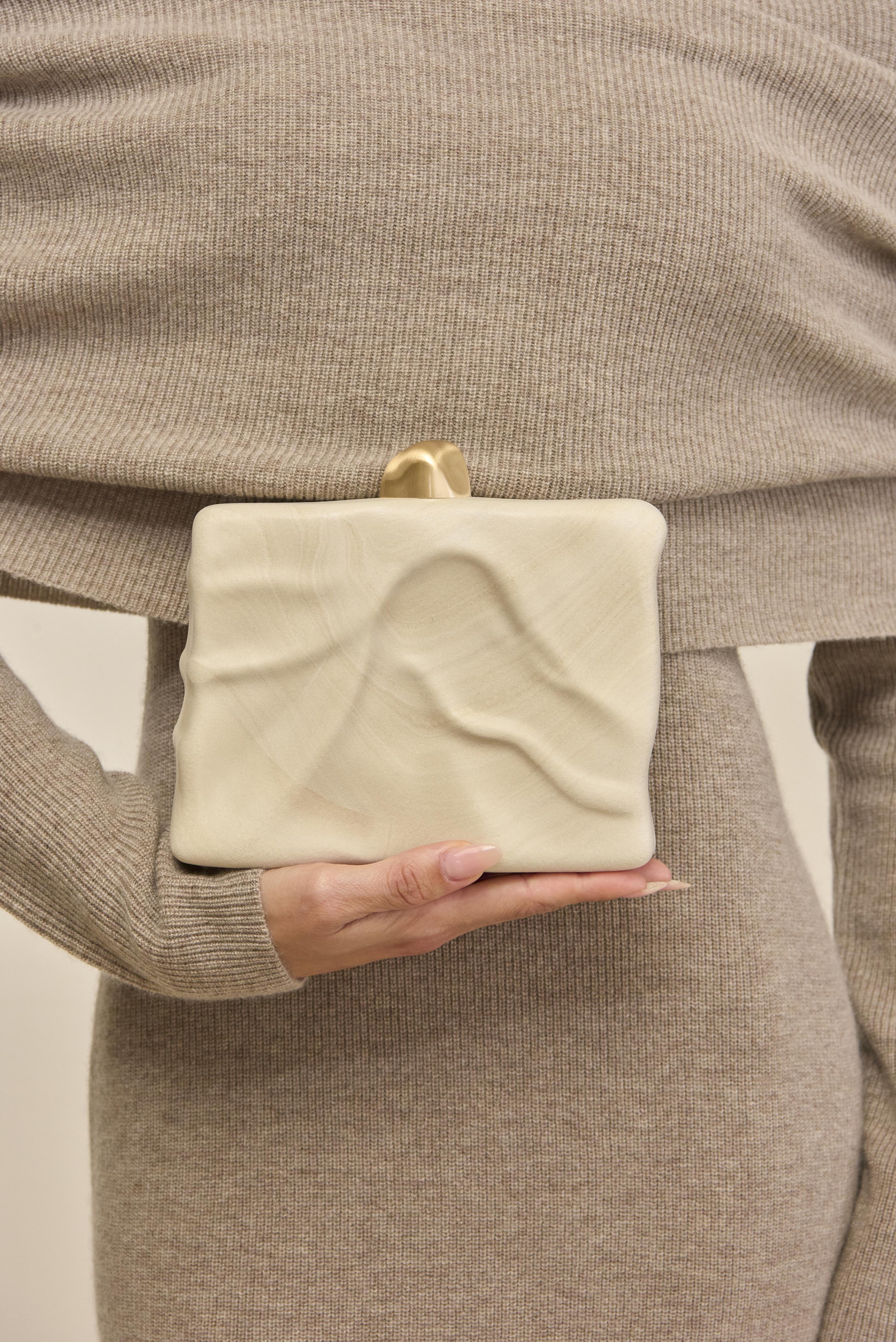 FLYN CLUTCH - TRAVERTINE
