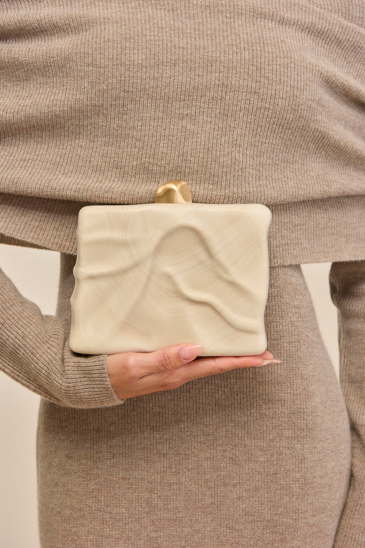 FLYN CLUTCH - TRAVERTINE
