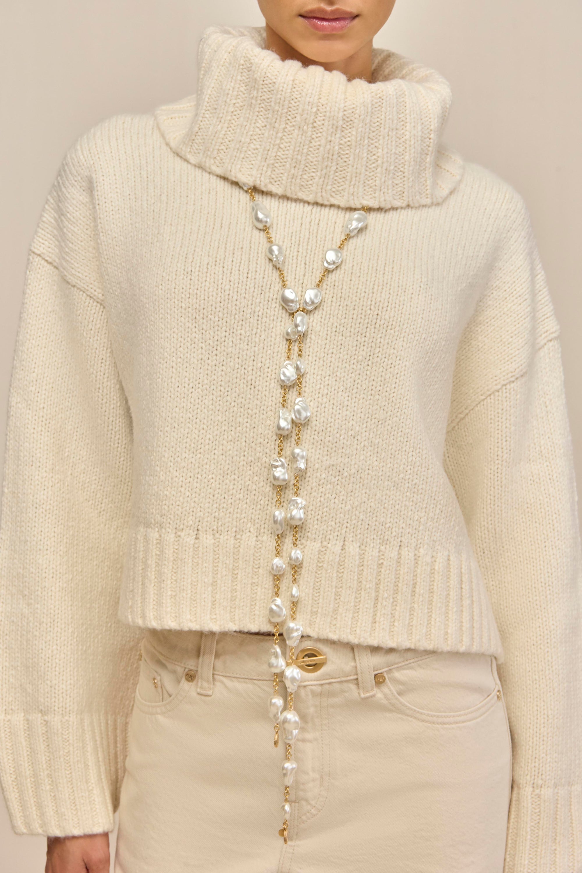 VANA LARIAT NECKLACE - PEARL