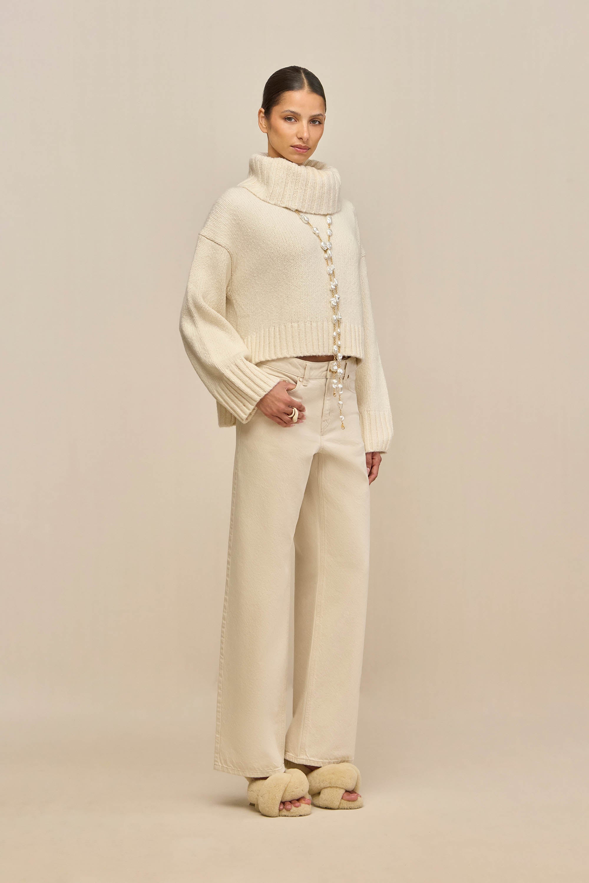BELANA SWEATER - OFF WHITE