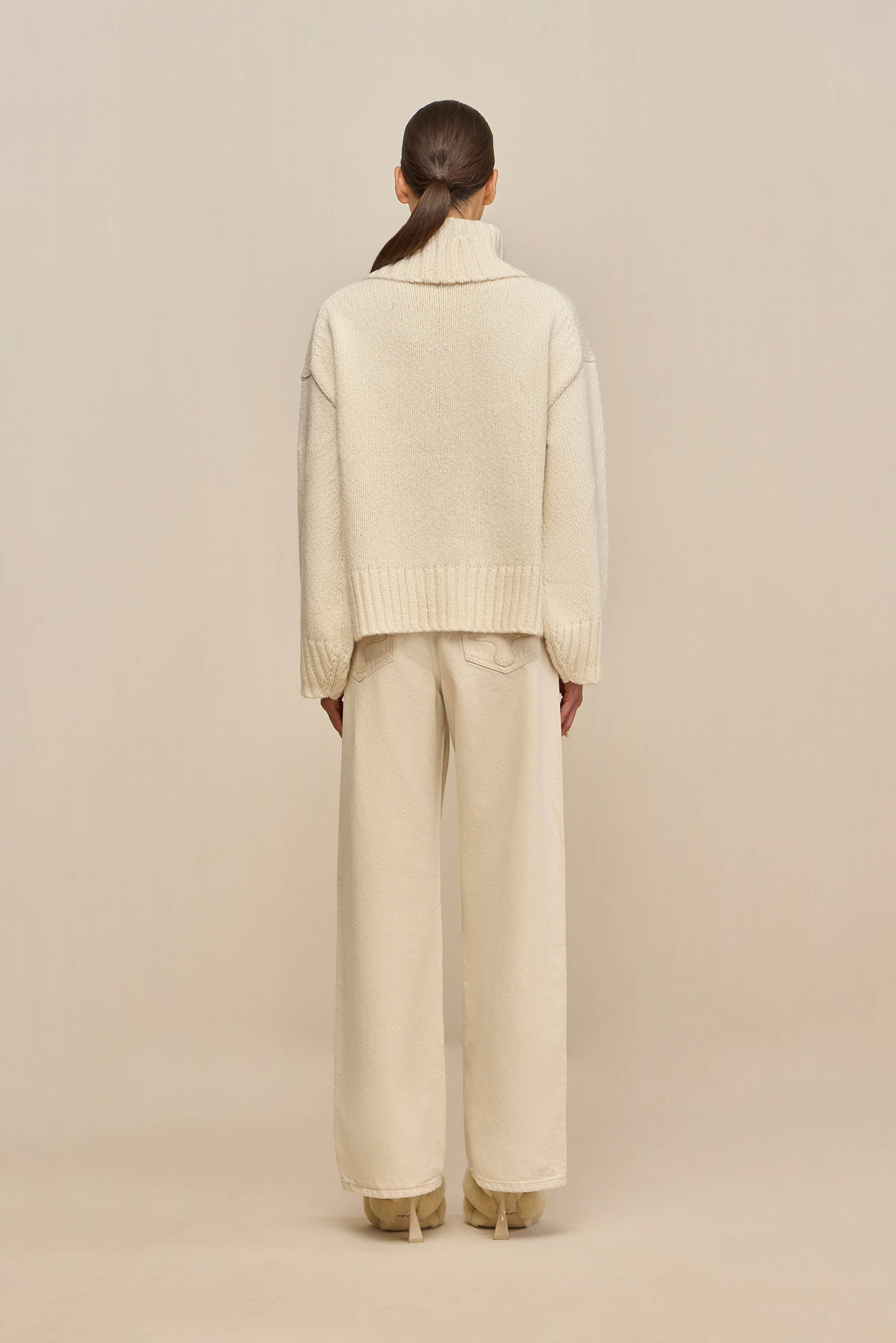 BELANA SWEATER - OFF WHITE