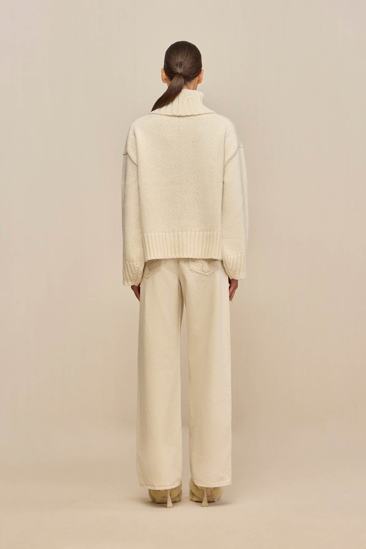 BELANA SWEATER - OFF WHITE
