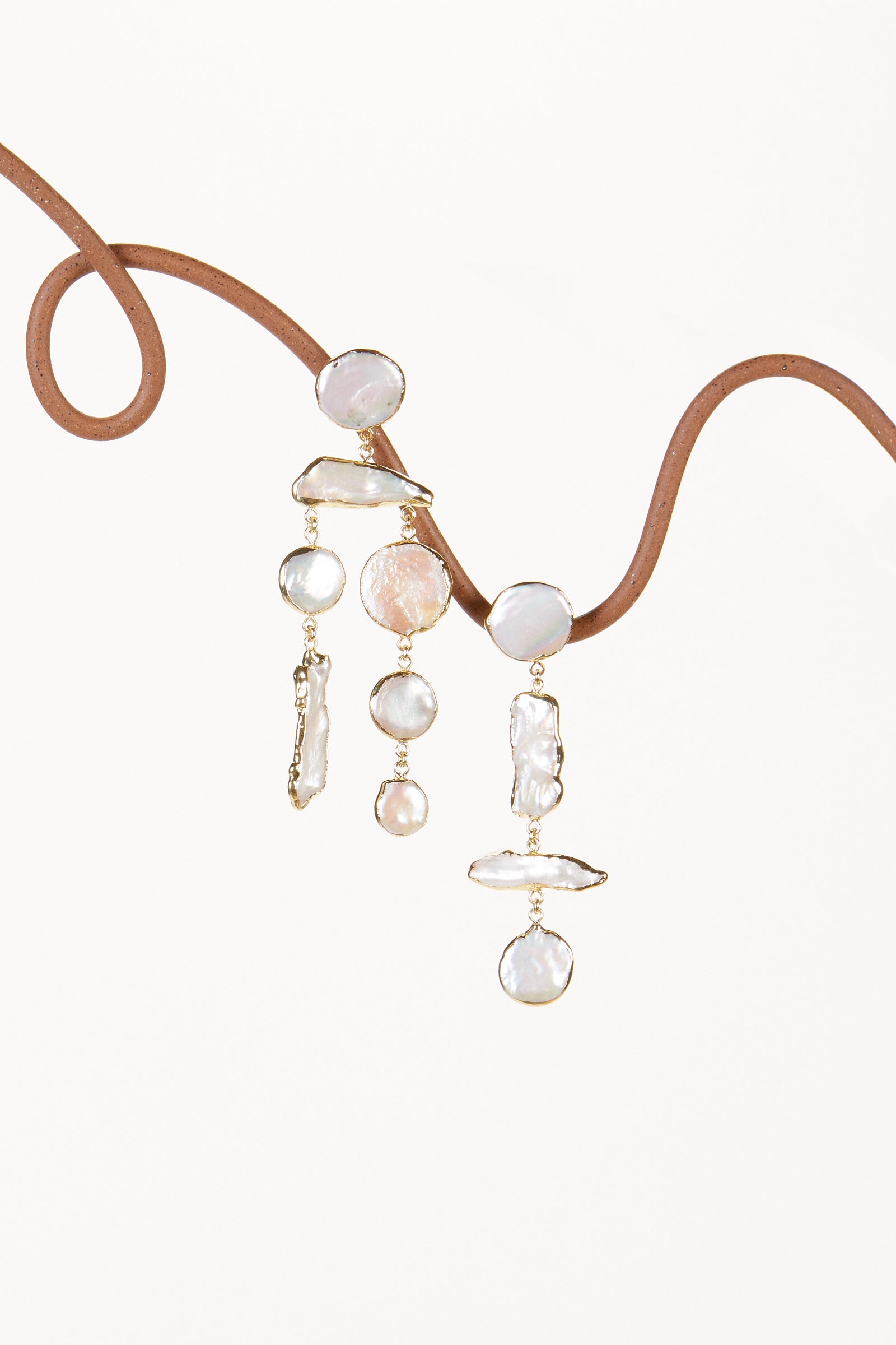 SURI EARRING - PEARL